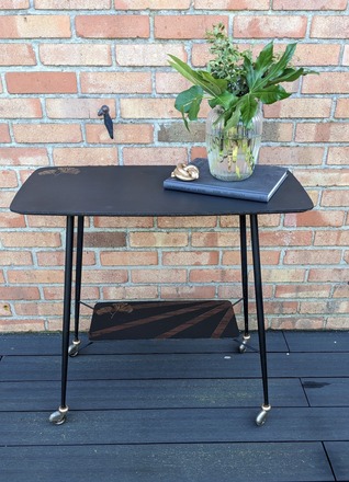 Desserte à roulettes vintage en formica relookée 