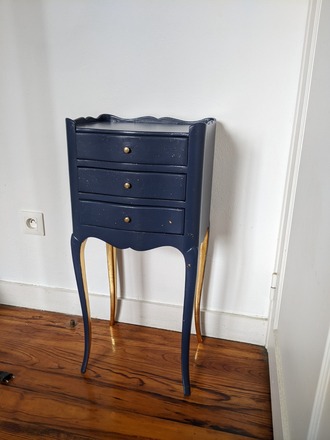 Table de chevet Louis XV "Céleste" bleu marine et feuille d'or