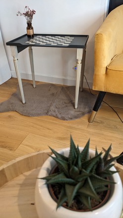 Table basse de jeu d'échecs crème et noir carbone