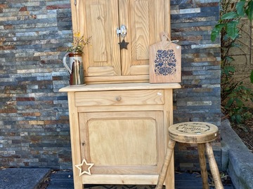 Vente avec paiement en ligne: Buffet 2 corps en sapin confiturier et meuble d'atelier