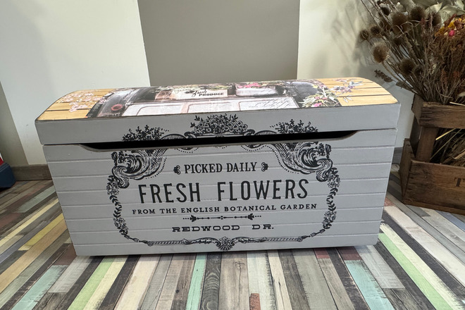 Coffre en bois relooké avec transfert "fresh flowers"