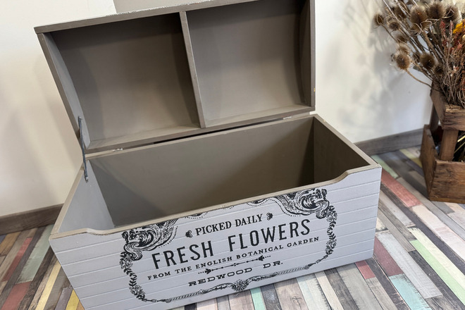 Coffre en bois relooké avec transfert "fresh flowers"