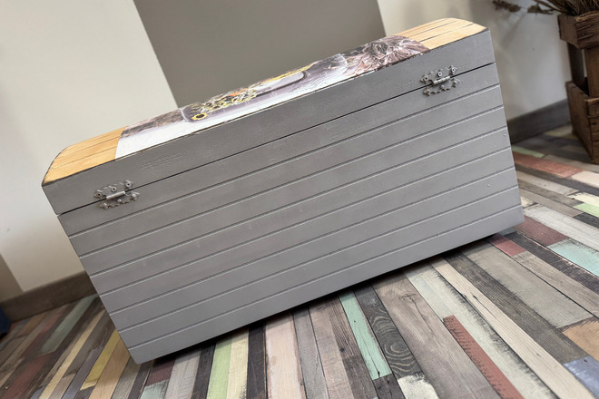 Coffre en bois relooké avec transfert "fresh flowers"