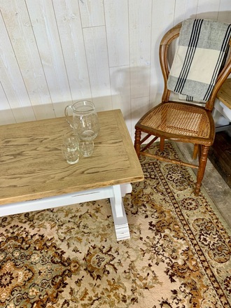 Table basse style monastère bois et blanc