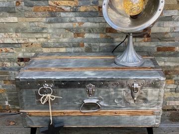 Vente avec paiement en ligne: Rare coffre ZINC sur pieds style  table ou guéridon industriel 