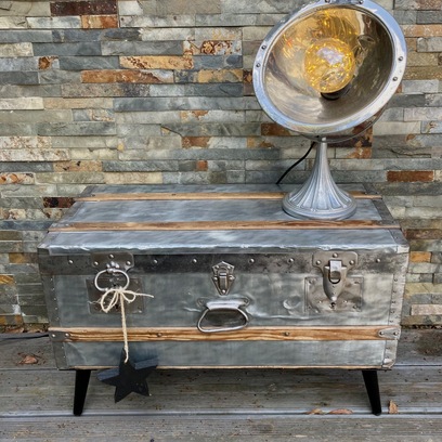 Vente avec paiement en ligne: Rare coffre ZINC sur pieds style  table ou guéridon industriel 