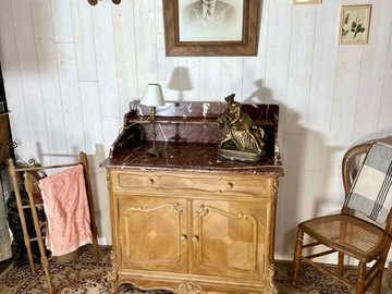 Vente avec paiement en ligne: Meuble de toilette, marbre rouge