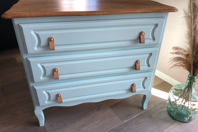 Commode vert d'eau
