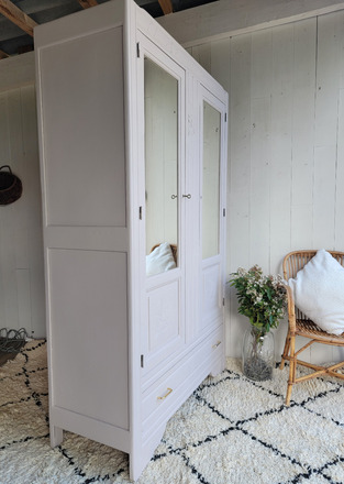Armoire style art déco couleur greige