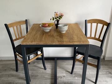 Vente avec paiement en ligne: Table et deux chaises