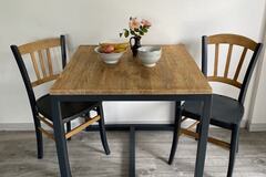 Vente avec paiement en ligne: Table et deux chaises