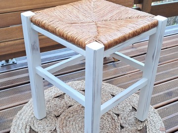 Vente avec paiement en ligne: Tabouret paille bois massif patiné blanc bohème