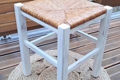 Vente avec paiement en ligne: Tabouret paille bois massif patiné blanc bohème
