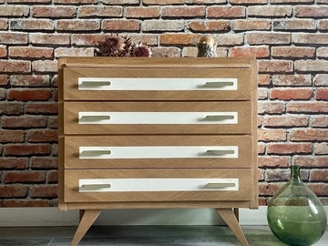 Vente avec paiement en ligne: Commode aux pieds compas