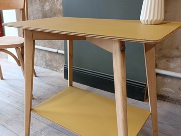 Vente avec paiement en ligne: Table de télévision vintage bois et jaune