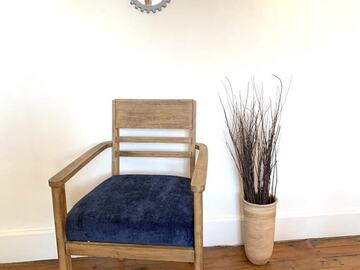 Vente avec paiement en ligne: Fauteuil art déco en bois massif et tissu velours côtelé bleu