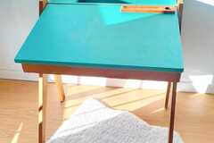 Vente avec paiement en ligne: Bureau vintage bois et plateau bleu/vert