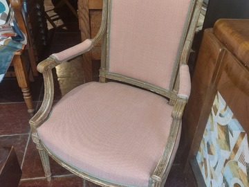 Vente avec paiement en ligne: Fauteuil à patine ancienne retapissé