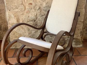 Vente avec paiement en ligne: Chaise berçante style Thonet tissu bouclette blanc