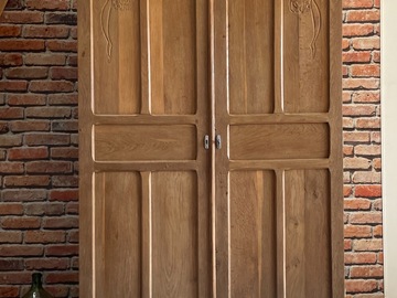 Vente avec paiement en ligne: Grande armoire en chêne massif