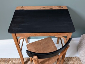 Vente avec paiement en ligne: Bureau pupitre ardoise enfant et sa chaise vintage