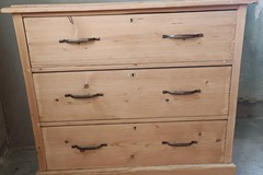 Vente avec paiement en ligne: Commode anglaise en sapin