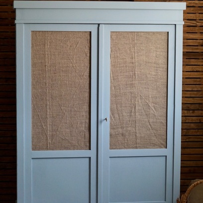 Vente avec paiement en ligne: Armoire bleue et toile de jute