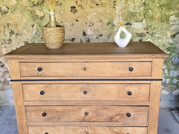 Vente avec paiement en ligne: commode en bois massif intérieur fleuri