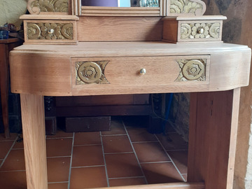 Vente avec paiement en ligne: Bureau-coiffeuse en chêne blond massif 1925-1930