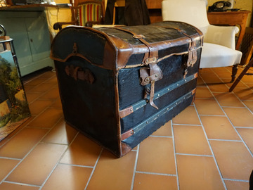 Vente avec paiement en ligne: Malle de voyage du 19° siècle