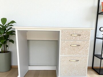 Vente avec paiement en ligne: Bureau beige et or en bois massif