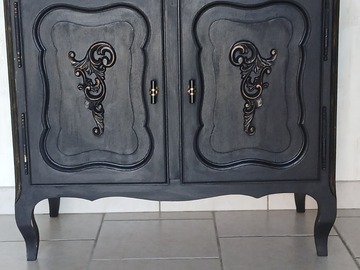 Vente avec paiement en ligne: Buffet noir et dorure intérieur baroque 