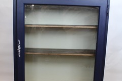 Vente avec paiement en ligne: Bibliothèque basse vitrée bleue nuit