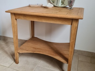 Vente avec paiement en ligne: Table d'appoint ou desserte chêne brut années 30
