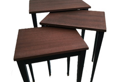 Vente avec paiement en ligne: Tables gigognes acajou laiton upcyclées 3 pièces