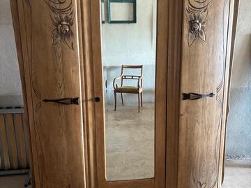 Vente avec paiement en ligne: Armoire ancienne chêne massif 3 portes miroir