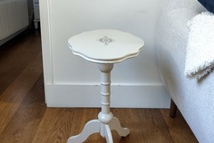 Vente avec paiement en ligne: Table d’Appoint Guéridon Beige Patiné Pochoir Verni