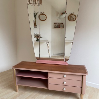 Vente avec paiement en ligne: Coiffeuse vintage rose miroir pieds compas