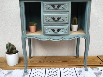 Vente avec paiement en ligne: Table d'appoint bleu patiné, 3 tiroirs