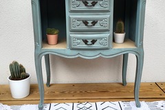 Vente avec paiement en ligne: Table d'appoint bleu patiné, 3 tiroirs