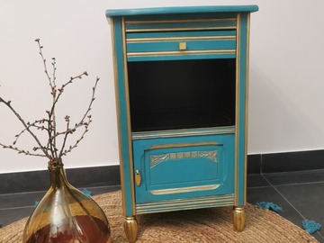 Vente avec paiement en ligne: Table de chevet verte patinée pieds dorés