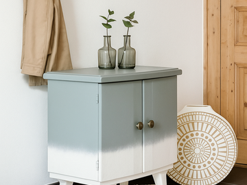 Vente avec paiement en ligne: Table de chevet vintage bleue et blanche
