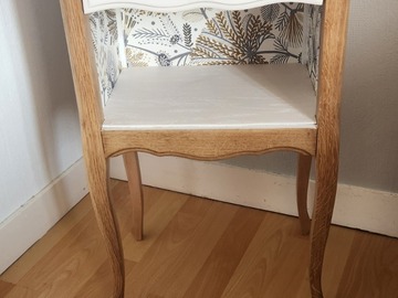 Vente avec paiement en ligne: Chevet relooké bois et blanc avec tiroir