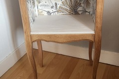 Vente avec paiement en ligne: Chevet relooké bois et blanc avec tiroir