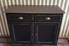 Vente avec paiement en ligne: Buffet rénové noir velours dessus bois vitrifié