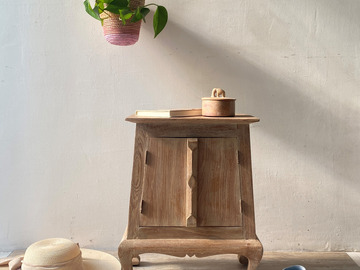 Vente avec paiement en ligne: Chevet balinais bois massif sculpté patine cérusée