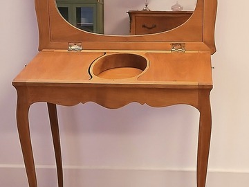 Vente avec paiement en ligne: Coiffeuse Louis XV merisier massif André Mailfert