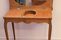 Vente avec paiement en ligne: Coiffeuse Louis XV merisier massif André Mailfert