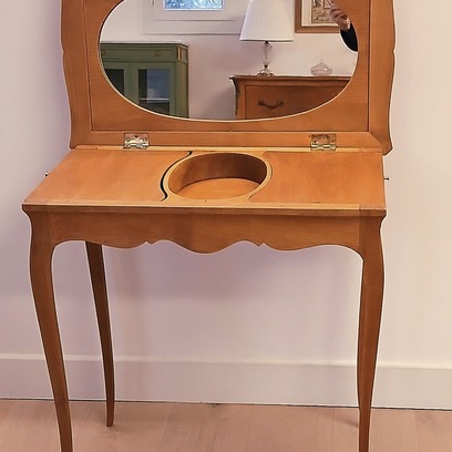Vente avec paiement en ligne: Coiffeuse Louis XV merisier massif André Mailfert