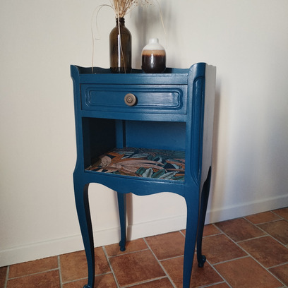 Vente avec paiement en ligne: Table de chevet vintage bleu foncé restaurée